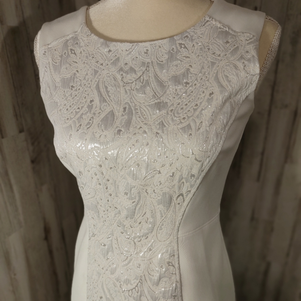Enfocus Studio white dress with silver metallic accent sz